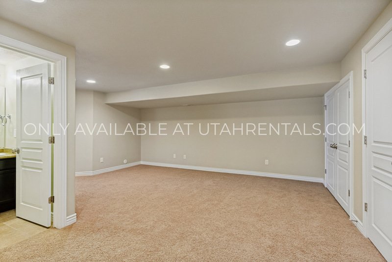 Spacious & Stylish 4-Bedroom Home in Desirable Neighborhood | Available Now! property image