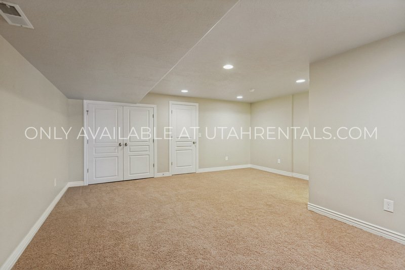 Spacious & Stylish 4-Bedroom Home in Desirable Neighborhood | Available Now! property image