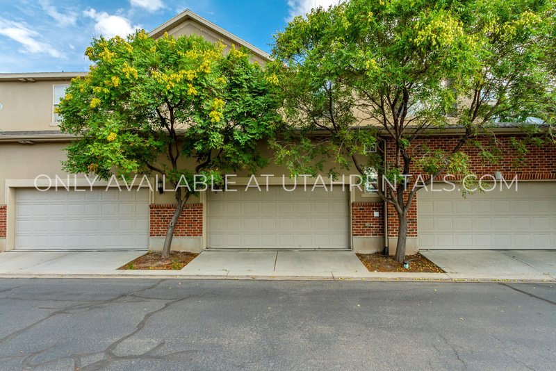 Spacious & Stylish 4-Bedroom Home in Desirable Neighborhood | Available Now! property image