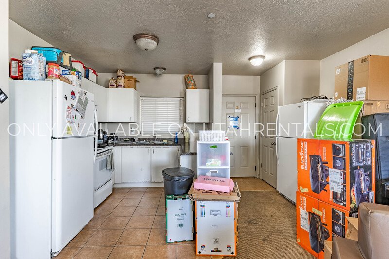 Private Room at Lanai Apartments property image