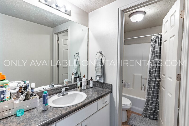 Private Room at Lanai Apartments property image