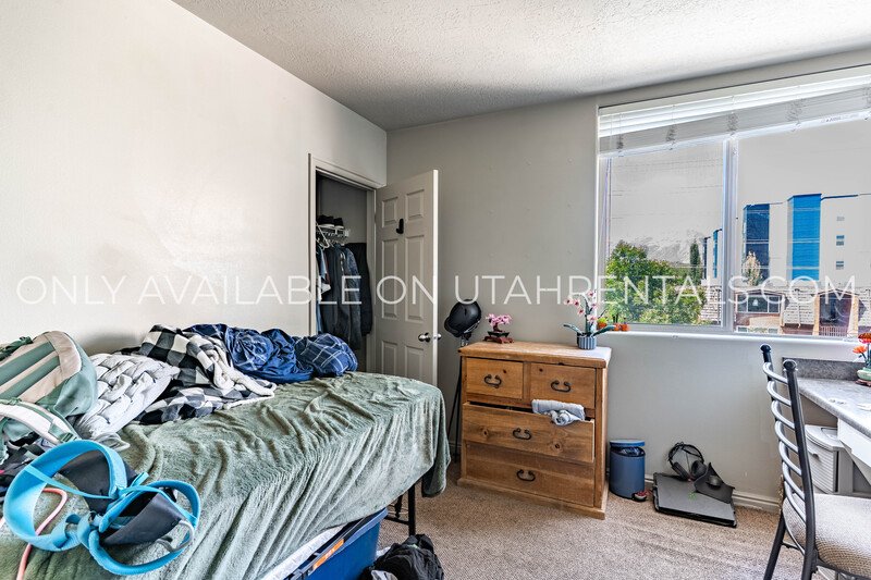 Private Room at Lanai Apartments property image