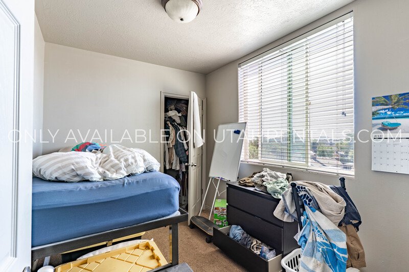 Private Room at Lanai Apartments property image