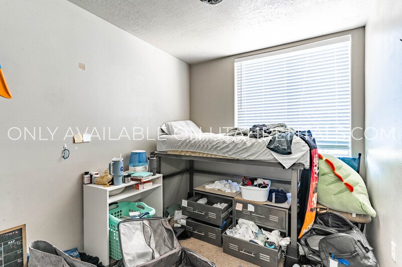 Private Room at Lanai Apartments property image
