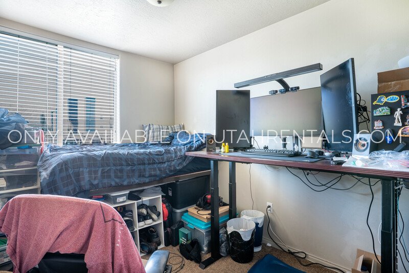 Private Room at Lanai Apartments property image