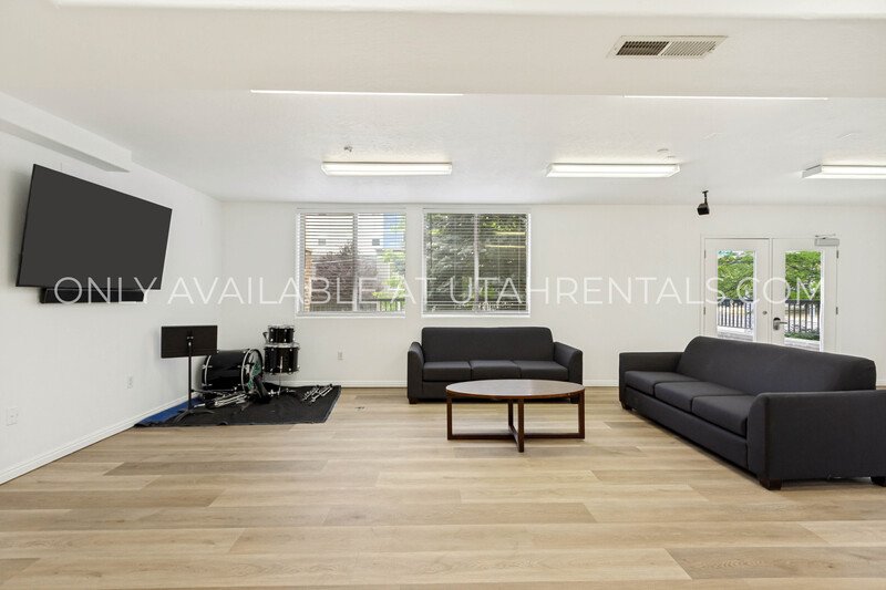 Private Room at Lanai Apartments property image