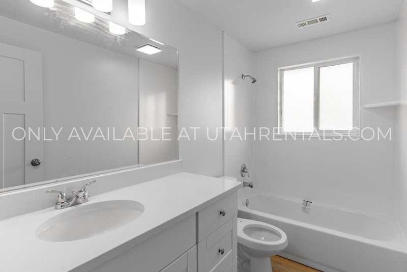 Beautiful & Bright 2-Bedroom Apartment in Unbeatable Orem Location property image