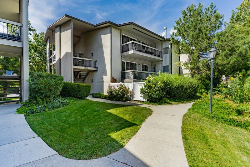 MOVE IN SPECIAL!! Beautiful Condo in Gated Community in Murray! property image