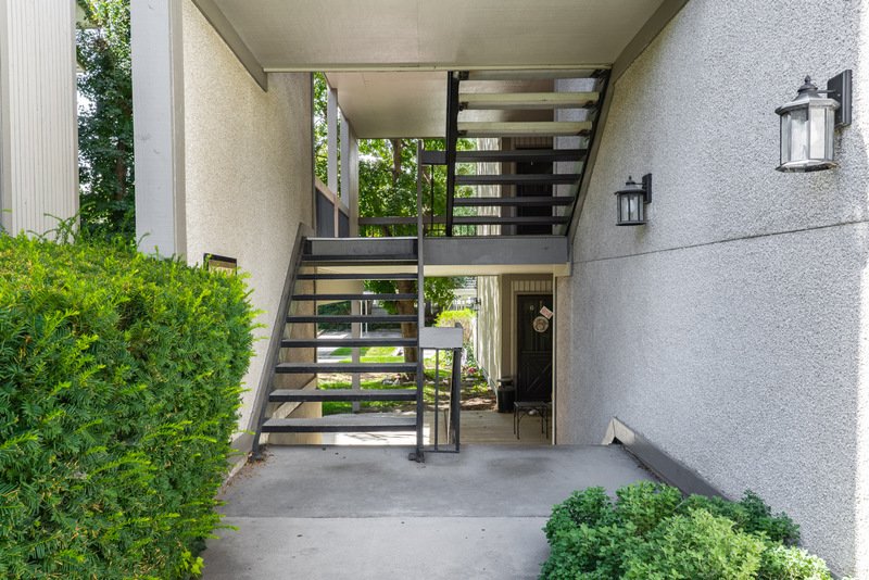 MOVE IN SPECIAL!! Beautiful Condo in Gated Community in Murray! property image