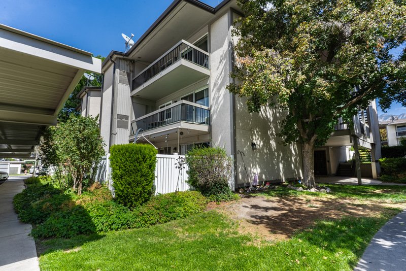 MOVE IN SPECIAL!! Beautiful Condo in Gated Community in Murray! property image