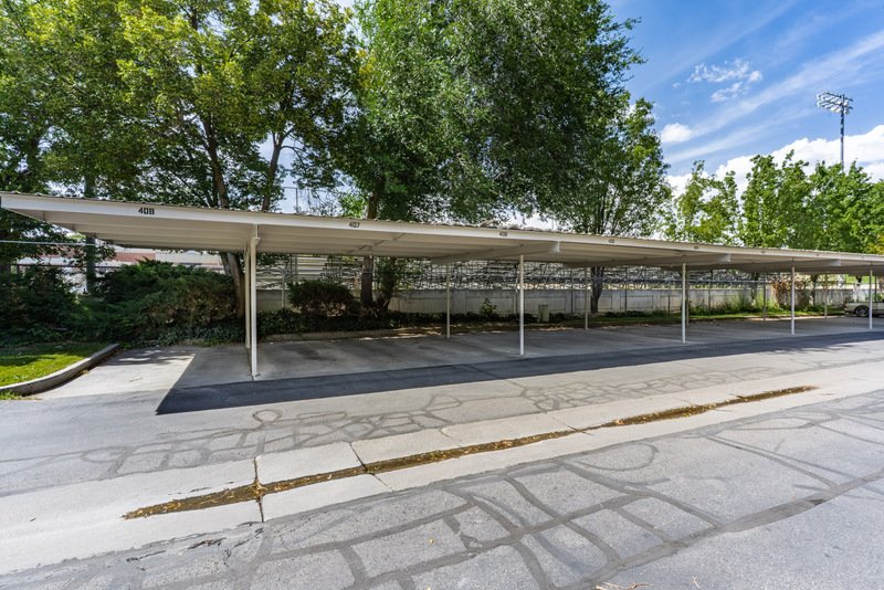 MOVE IN SPECIAL!! Beautiful Condo in Gated Community in Murray! property image