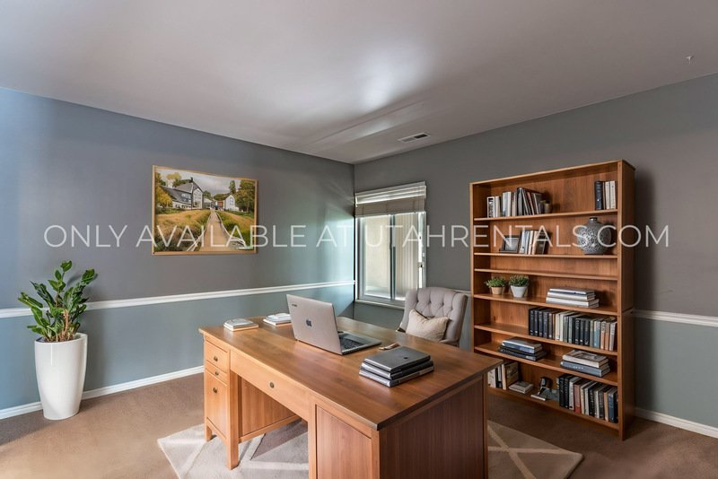 MOVE IN SPECIAL!! Beautiful Condo in Gated Community in Murray! property image