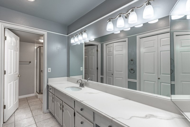 MOVE IN SPECIAL!! Beautiful Condo in Gated Community in Murray! property image
