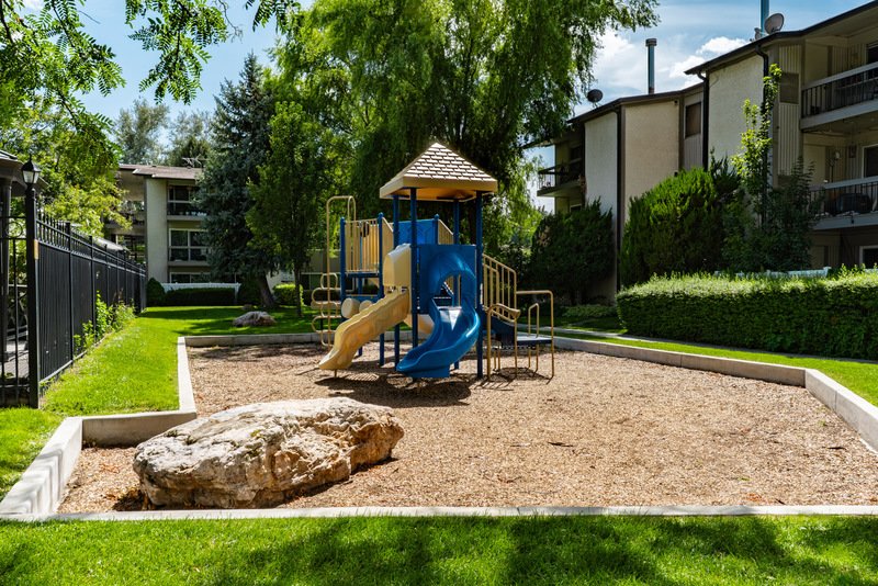 MOVE IN SPECIAL!! Beautiful Condo in Gated Community in Murray! property image