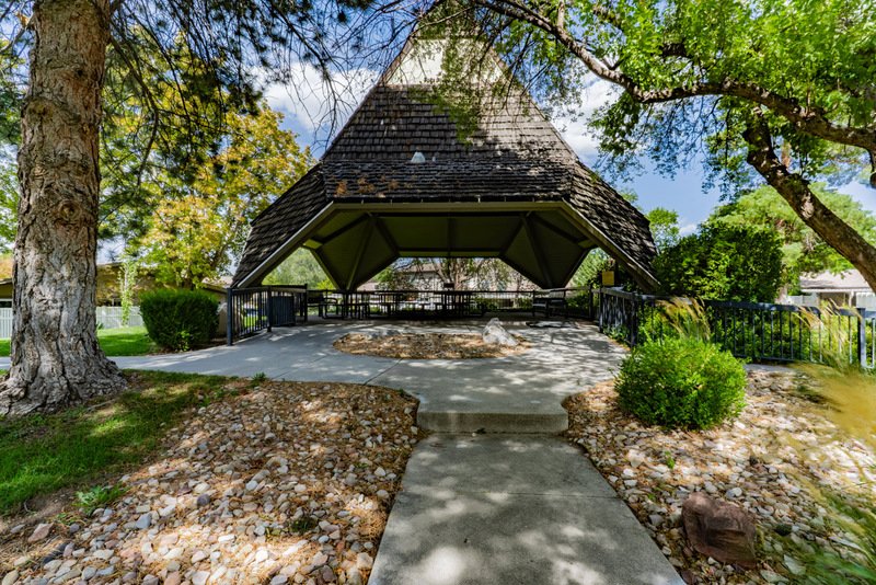 MOVE IN SPECIAL!! Beautiful Condo in Gated Community in Murray! property image