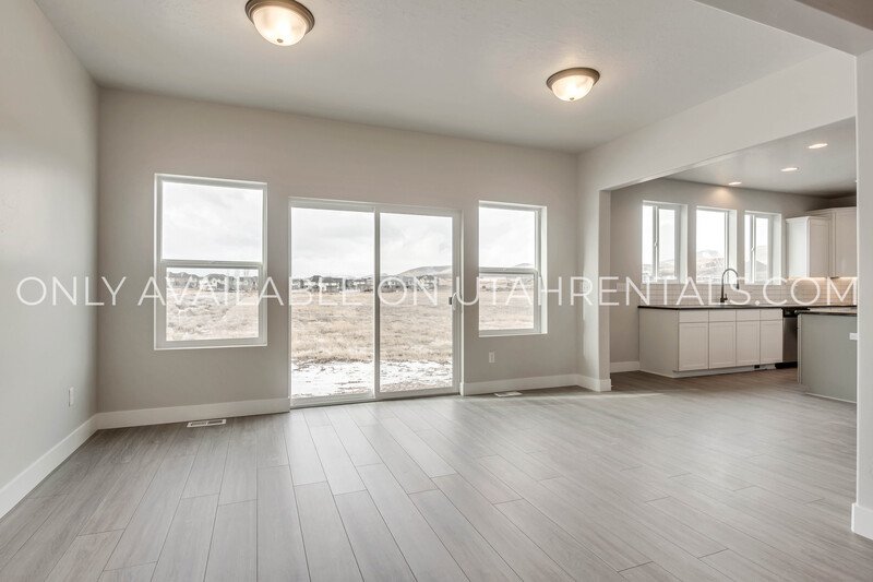 EXECUTIVE HOME IN EAGLE MOUNTAIN | SCENIC MOUNTAIN property image