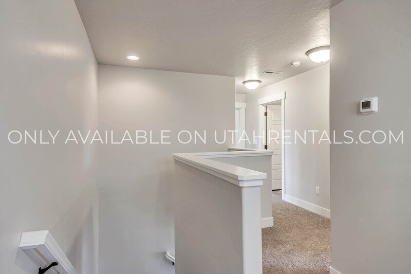 EXECUTIVE HOME IN EAGLE MOUNTAIN | SCENIC MOUNTAIN property image
