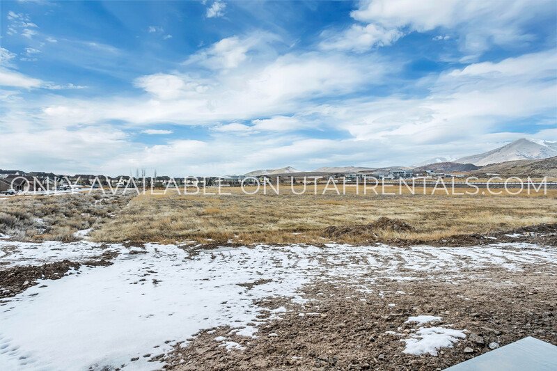 EXECUTIVE HOME IN EAGLE MOUNTAIN | SCENIC MOUNTAIN property image