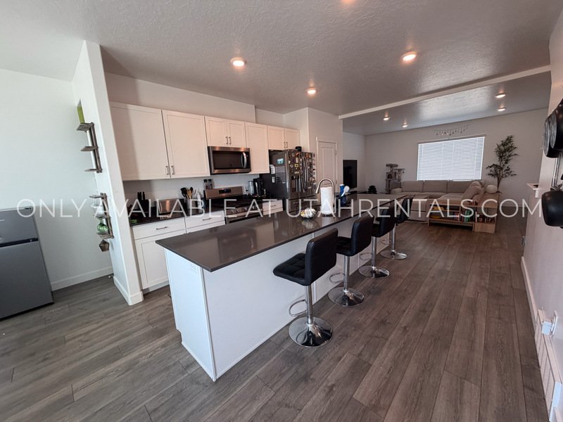 Spacious 4 BD / 3 BA Home in Saratoga Springs property image