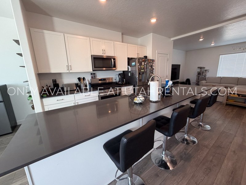 Spacious 4 BD / 3 BA Home in Saratoga Springs property image