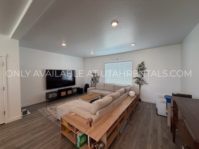 Spacious 4 BD / 3 BA Home in Saratoga Springs property image