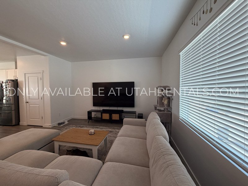 Spacious 4 BD / 3 BA Home in Saratoga Springs property image