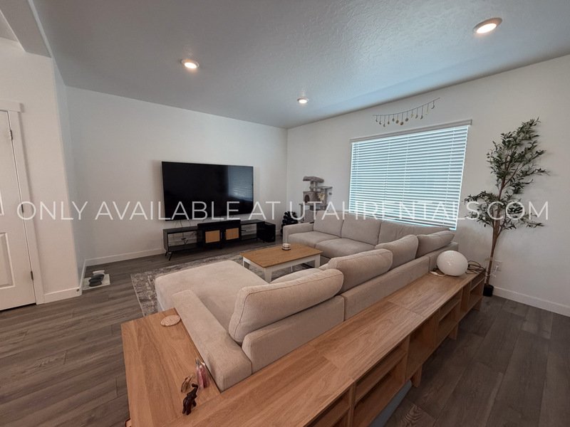 Spacious 4 BD / 3 BA Home in Saratoga Springs property image