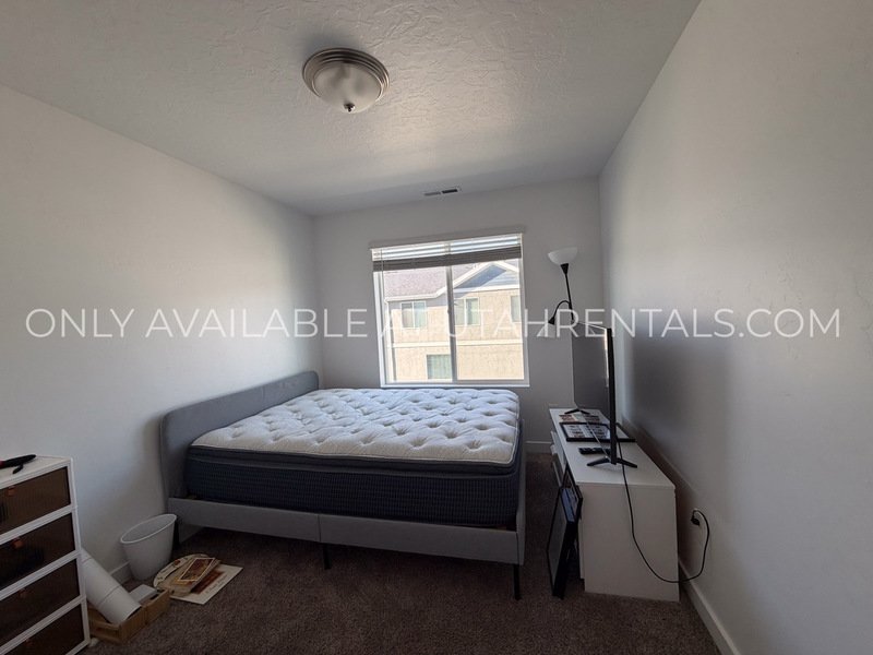 Spacious 4 BD / 3 BA Home in Saratoga Springs property image