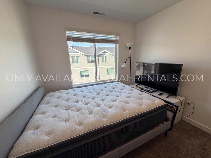 Spacious 4 BD / 3 BA Home in Saratoga Springs property image