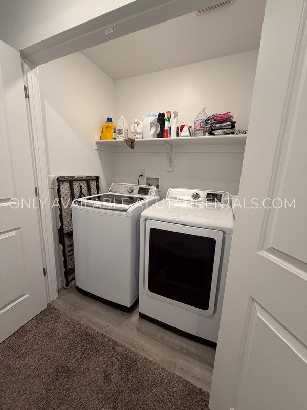 Spacious 4 BD / 3 BA Home in Saratoga Springs property image