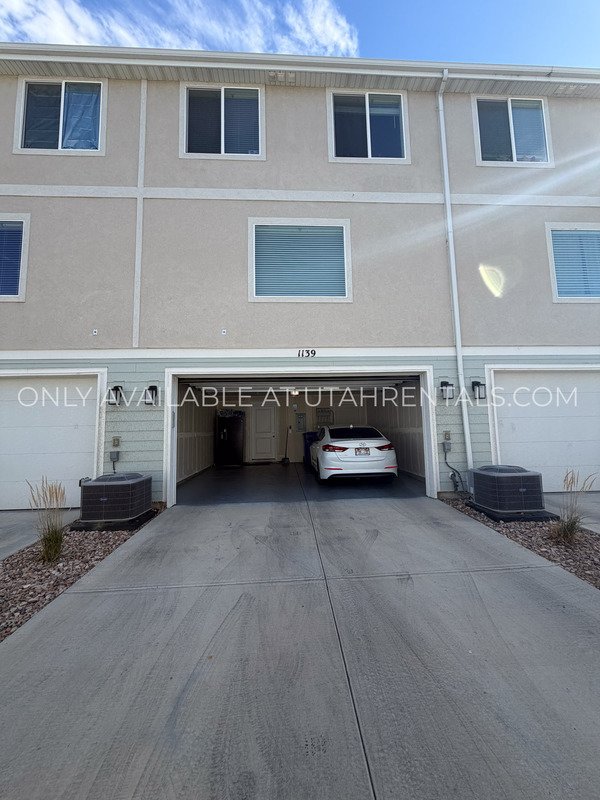Spacious 4 BD / 3 BA Home in Saratoga Springs property image