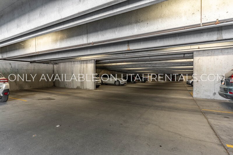 Two Private Bedrooms Available at Lanai E3 property image