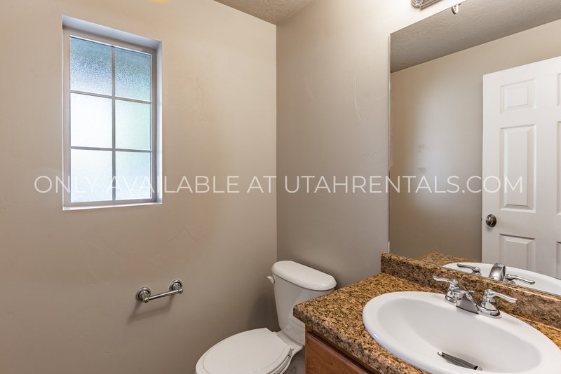 Spacious & Low-Maintenance Lehi Townhome property image