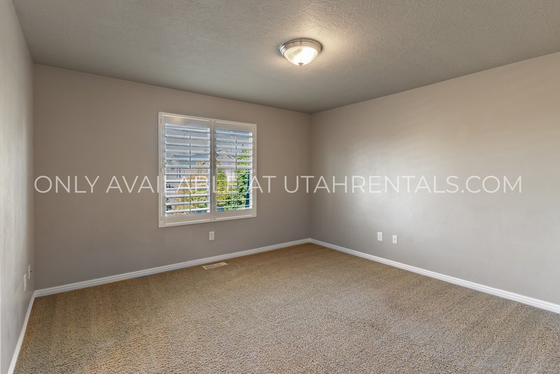 Spacious & Low-Maintenance Lehi Townhome property image