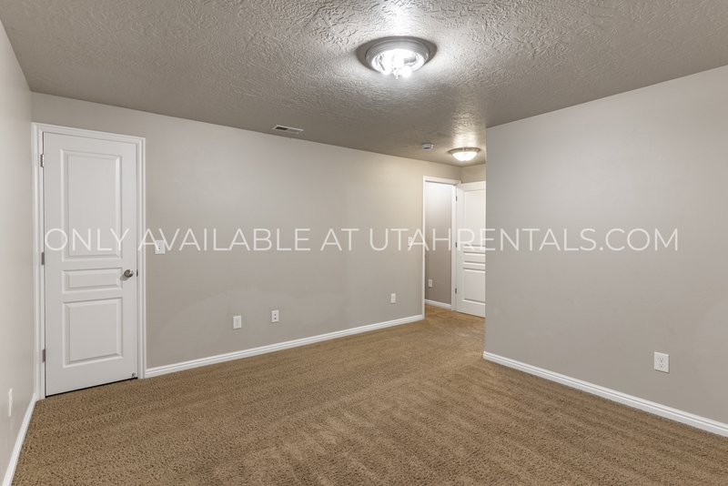 Spacious & Low-Maintenance Lehi Townhome property image