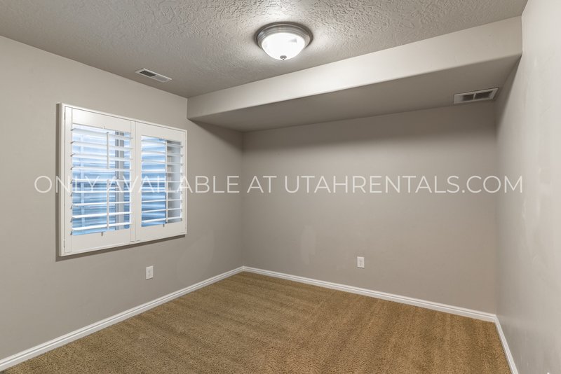 Spacious & Low-Maintenance Lehi Townhome property image