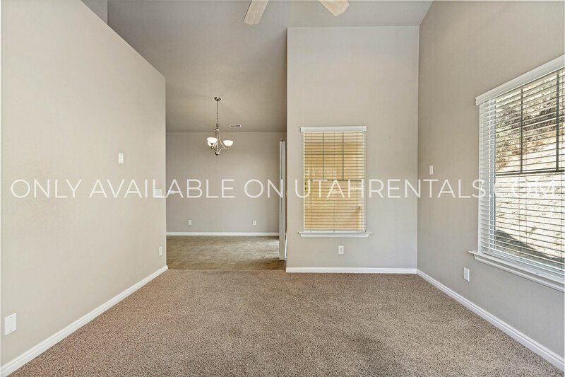Beautiful 3-bedroom, 2-bathroom Condo in Canyon Meadows property image