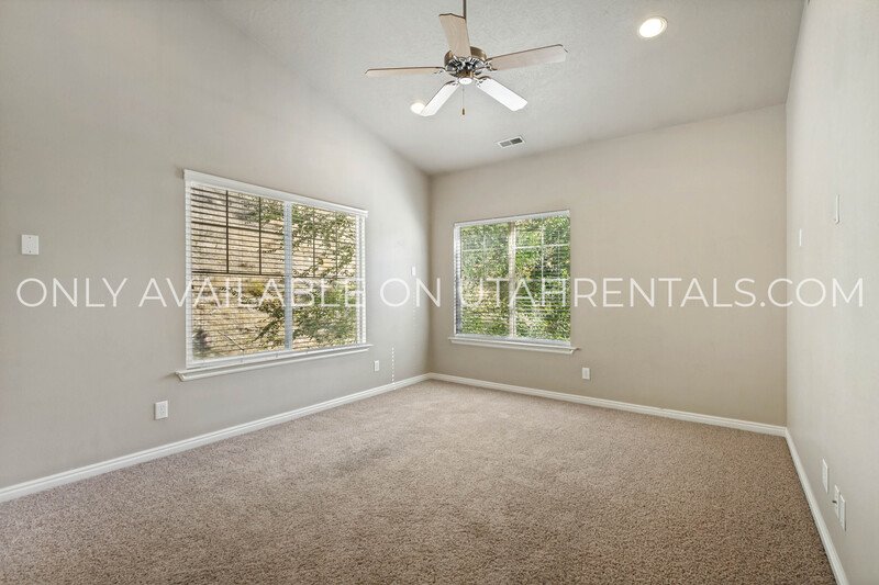 Beautiful 3-bedroom, 2-bathroom Condo in Canyon Meadows property image