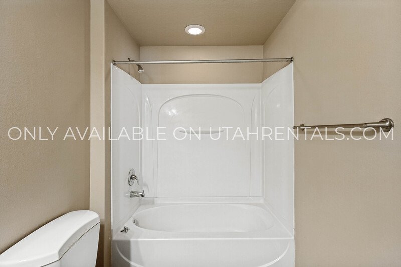 Beautiful 3-bedroom, 2-bathroom Condo in Canyon Meadows property image