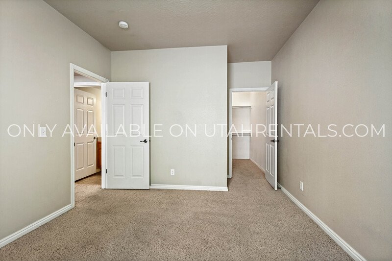 Beautiful 3-bedroom, 2-bathroom Condo in Canyon Meadows property image