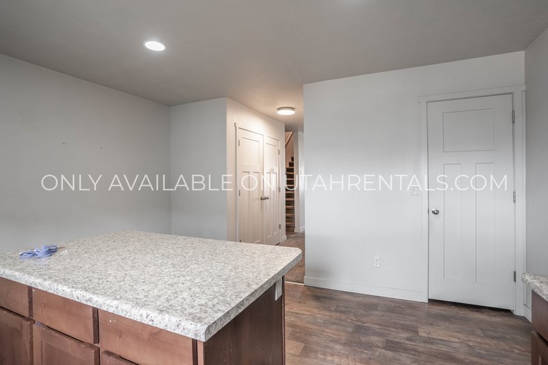 Beautiful 3-Bedroom Vineyard Townhome – Premium Community Amenities! property image
