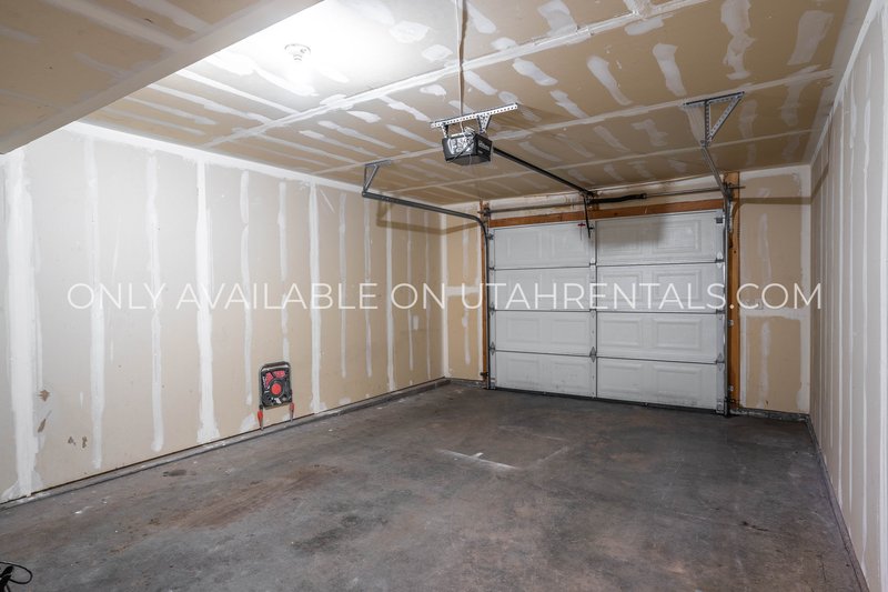Beautiful 3-Bedroom Vineyard Townhome – Premium Community Amenities! property image