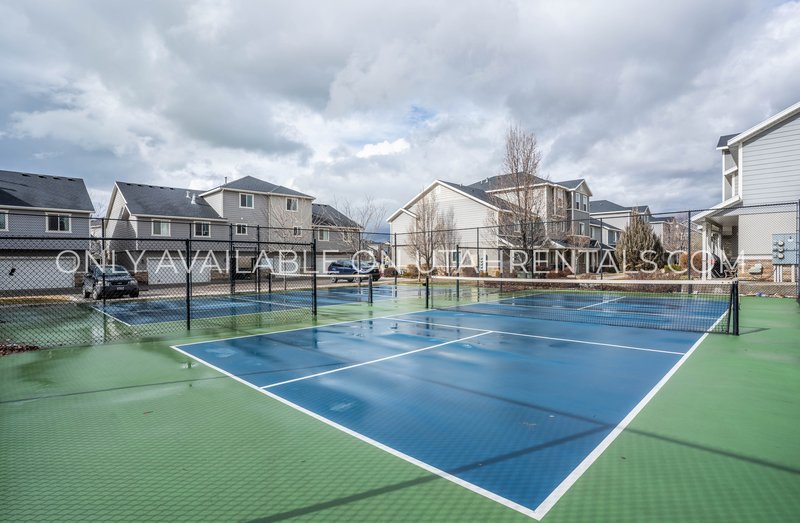 Beautiful 3-Bedroom Vineyard Townhome – Premium Community Amenities! property image