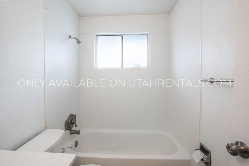 Pet-Friendly & Move-In Ready 2-Bedroom Apartment – Prime Location! property image