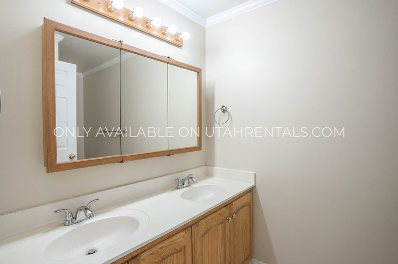 Bright, Cozy 2-Bed Condo in Prime Provo Location! property image