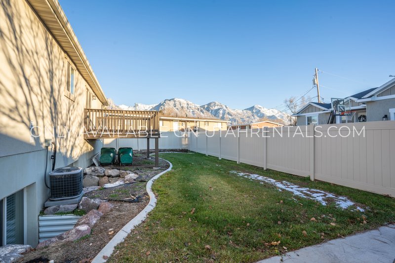 Cozy 3 bed 2 bath basement apartment. property image