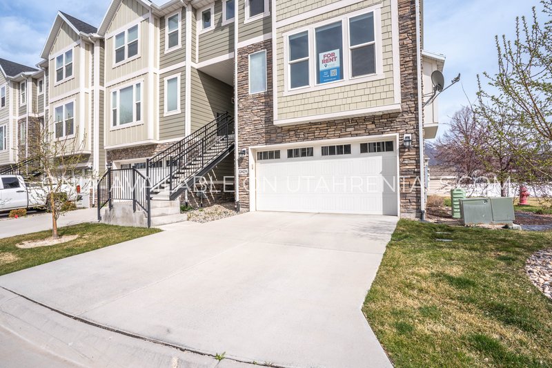 Big and beautiful End-Unit Townhouse property image