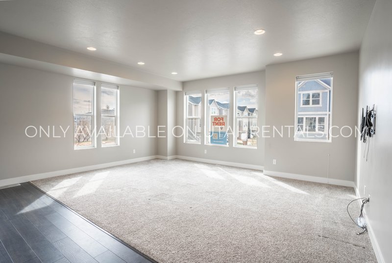 Big and beautiful End-Unit Townhouse property image