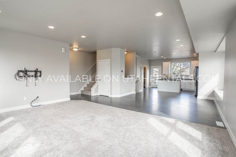 Big and beautiful End-Unit Townhouse property image