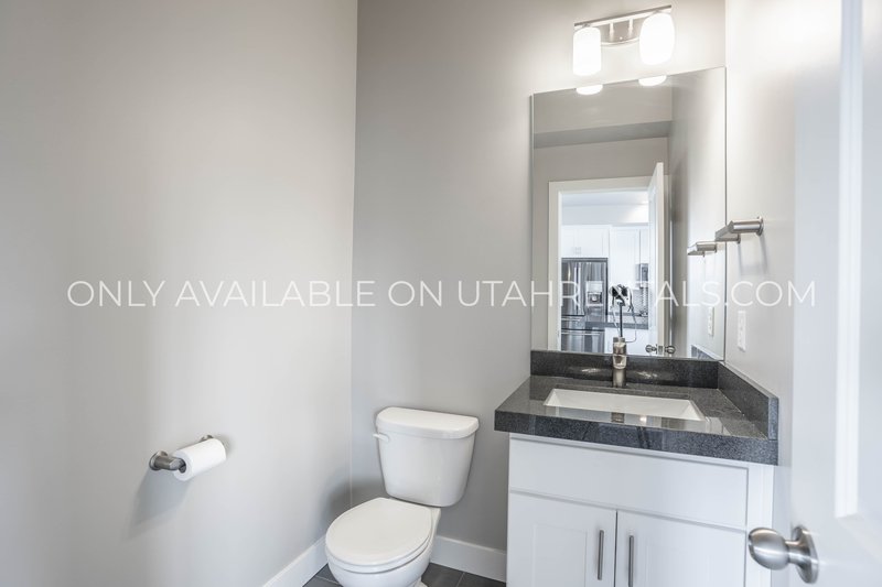 Big and beautiful End-Unit Townhouse property image